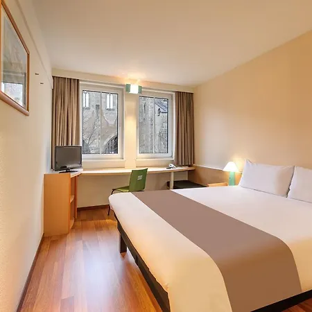 Ibis Altstadt ארפורט