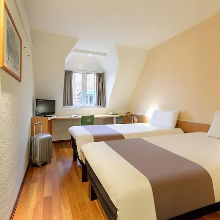 Ibis Altstadt מלון