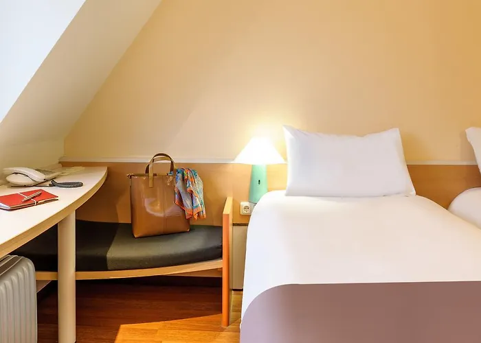 Otel Ibis Altstadt 2*