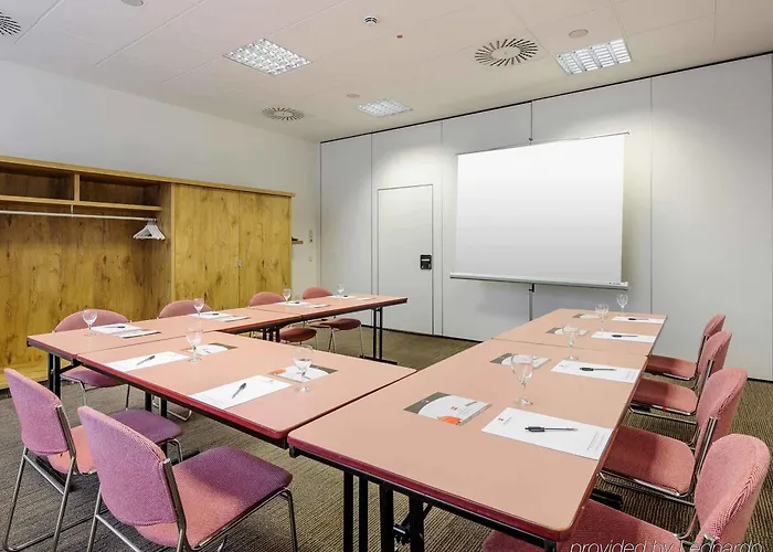 Otel Ibis Altstadt 2*